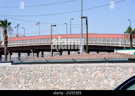 El Paso, United States. 25th June, 2021. U.S. Vice President Kamala Harris visits the Paso del Norte (PDN) Port of Entry in El Paso, Texas on June 25, 2021 Photo by Yuri Gripas/UPI Credit: UPI/Alamy Live News Stock Photo