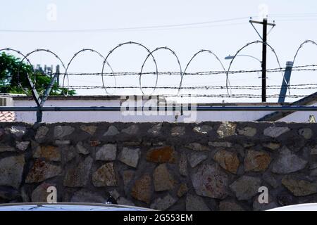 El Paso, United States. 25th June, 2021. U.S. Vice President Kamala Harris visits the Paso del Norte (PDN) Port of Entry in El Paso, Texas on June 25, 2021 Photo by Yuri Gripas/UPI Credit: UPI/Alamy Live News Stock Photo