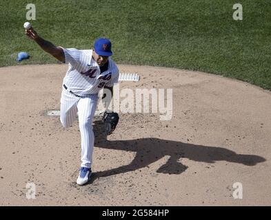 Queens, USA. 25th June, 2021. New York Mets starting pitcher Taijuan Walker throws a pitch in the first inning against the Philadelphia Phillies at Citi Field on Friday, June 25, 2021 in New York City. Photo by John Angelillo/UPI Credit: UPI/Alamy Live News Stock Photo
