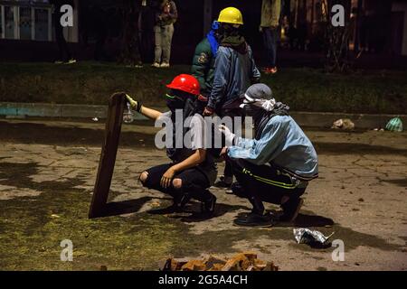 Bogota, Colombia. 22nd June, 2021. Members of the front line are seen during the confrontation with the anti-riot police. Police violence against protesters continues to increase. On the 23rd of June, mass and prolonged protests erupted over the assassination of two young men in two different locations of the capital city. (Photo by Antonio Cascio/SOPA Images/Sipa USA) Credit: Sipa USA/Alamy Live News Stock Photo