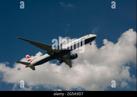 23.06.2021, Singapore, Republic of Singapore, Asia - A British Airways Boeing 777-300 ER passenger jet approaches Changi Airport for landing. Stock Photo