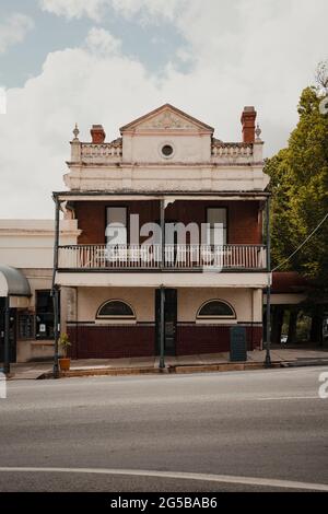 Beechworth, Victoria - December 22nd, 2020: The front of Wardens Hotel on the main street. Stock Photo