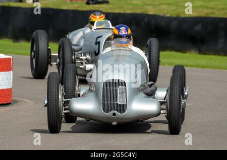 One of the vintage cars taking part in Eurotunnel inaguration rally ...