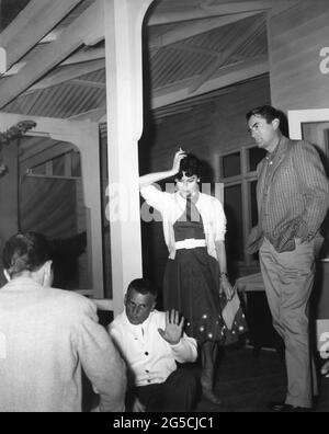 Director STANLEY KRAMER AVA GARDNER and GREGORY PECK on set candid during filming of ON THE BEACH 1959 director STANLEY KRAMER novel Nevil Shute screenplay John Paxton Stanley Kramer Productions / Lomitas Productions Inc. / United Artists Stock Photo