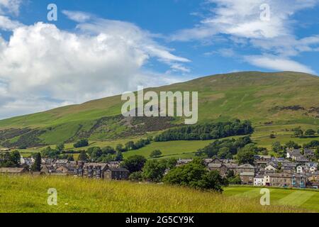 Winder Fell rising above the rural market town of Sedbergh in the Howgill Fells Cumbria North West England Stock Photo
