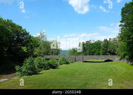 TRUMANSBURG, NEW YORK - 20 JUNE 2021: People on the Route 89 bridge over Taughannock Creek in Taughannock Falls State Park. Stock Photo