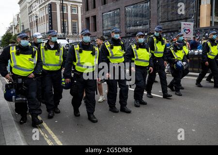 London, UK.  26 June 2021.  Police in Oxford Street monitior an anti-lockdown/anti-vaccine protest.  Credit: Stephen Chung / Alamy Live News Stock Photo
