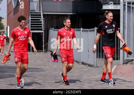 HENGELO, NETHERLANDS - JUNE 26: Kik Pierie of FC Twente, Wout Brama of FC Twente and goalkeeper Lars Unnerstall of FC Twente during the first Training Session of FC Twente of season 2021-2022 at Trainingscentrum Hengelo on June 26, 2021 in Hengelo, Netherlands. (Photo by Marcel ter Bals/Orange Pictures) Stock Photo