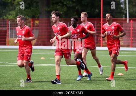 HENGELO, NETHERLANDS - JUNE 26: Wout Brama of FC Twente, Kik Pierie of FC Twente, Queensy Menig of FC Twente, Gijs Smal of FC Twente and Jayden Oosterwolde of FC Twente during the first Training Session of FC Twente of season 2021-2022 at Trainingscentrum Hengelo on June 26, 2021 in Hengelo, Netherlands. (Photo by Marcel ter Bals/Orange Pictures) Stock Photo