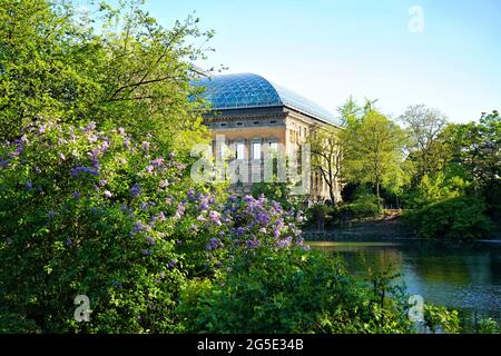 Ancient „Ständehaus“ building, built 1876 - 1880, at 'Kaiserteich'. Today, there is the museum 'K21 Kunstsammlung NRW' inside. Stock Photo