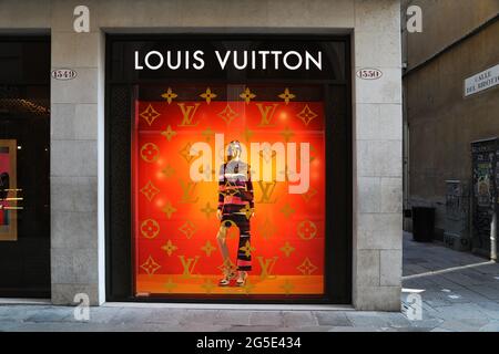 Louis vuitton pavilion hi-res stock photography and images - Alamy