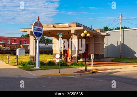 Rochelle, Illinois - United States - June 15th, 2021:  The Old Standard Station on Historic Lincoln Highway. Stock Photo