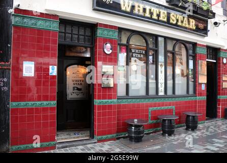 The world famous White Star pub at Mathew Street in Liverpool Stock Photo