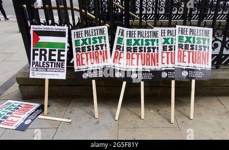 London/England/UK: 2021, 26 June Demonstrations banners against Palestine occupation at westminster, parliament square in London Stock Photo