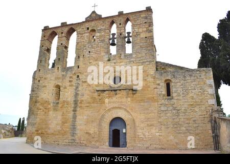 Iglesia Romanica San Esteban de Peratallada Gerona Spain Stock Photo