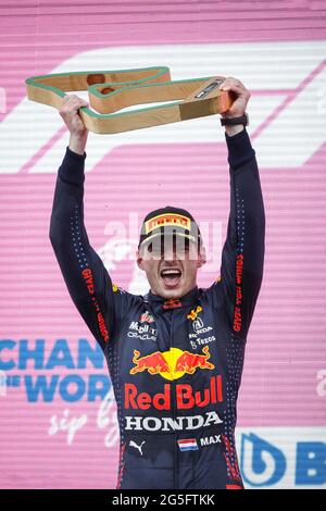 Spielberg, Autriche. 27th June, 2021. VERSTAPPEN Max (ned), Red Bull Racing Honda RB16B, portrait, podium during the Formula 1 Grosser Preis Der Steiermark 2021, 2021 Styrian Grand Prix, 8th round of the 2021 FIA Formula One World Championship from June 25 to 27, 2021 on the Red Bull Ring, in Spielberg, Austria - Photo Florent Gooden/DPPI Credit: DPPI Media/Alamy Live News Stock Photo