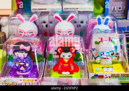 brinquedos de pelúcia pokémon rosa coloridos no aeroporto de Banguecoque,  Tailândia, 2018 2904048 Foto de stock no Vecteezy