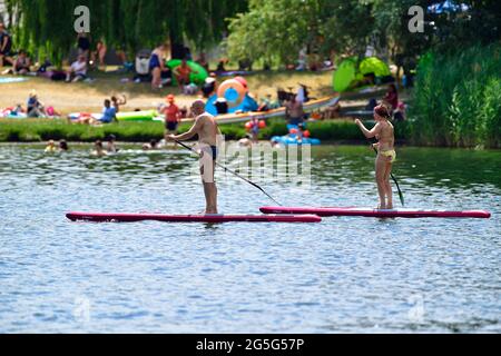 Vienna, Austria. 27th June, 2021. A hot summer day on the Old Danube. Many Viennese seek cooling in the river. Stock Photo