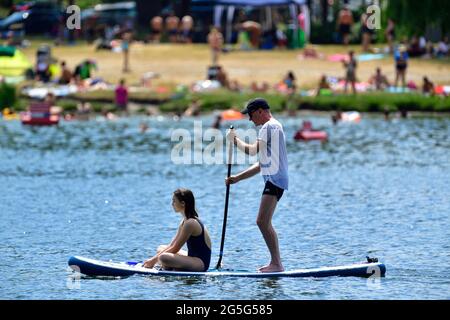 Vienna, Austria. 27th June, 2021. A hot summer day on the Old Danube. Many Viennese seek cooling in the river. Stock Photo