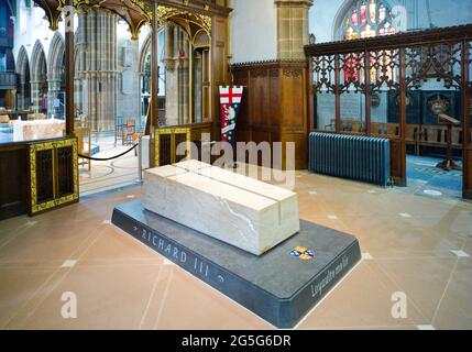 The new tomb for Richard III in the Cathedral Church at Leicester Stock Photo