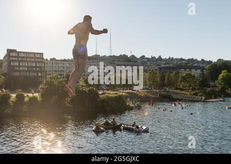 Seattle, USA. 26th Jun, 2021. Swimmers at South Lake Union during a rare heat wave. Stock Photo
