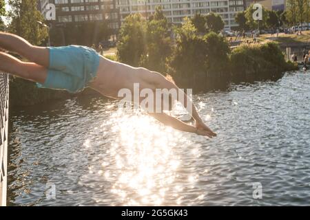 Seattle, USA. 26th Jun, 2021. Swimmers at South Lake Union during a rare heat wave. Stock Photo