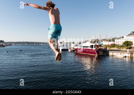 Seattle, USA. 26th Jun, 2021. Swimmers at South Lake Union during a rare heat wave. Stock Photo