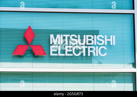 Sep 26, 2020 Mountain View / CA / USA - Mitsubishi Electric logo at their Silicon Valley HQ; Mitsubishi Electric Corporation is a Japanese electronics Stock Photo