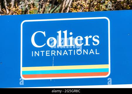 Sep 26, 2020 Santa Clara / CA / USA - Colliers International For Lease sign in front of an office building; Colliers International is a Canada-based g Stock Photo