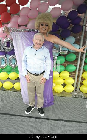 Leslie Jordan and Lady Bunny attend the Leslie Jordan and Nordstrom Celebrate NYC Pride March on June 27, 2021 at the Nordstrom Local West Village Store in New York, New York USA. Leslie Jordan was signing his newly released book, 'How Y'all Doing? Robin Platzer/ Twin Images/ Credit: Sipa USA/Alamy Live News Stock Photo