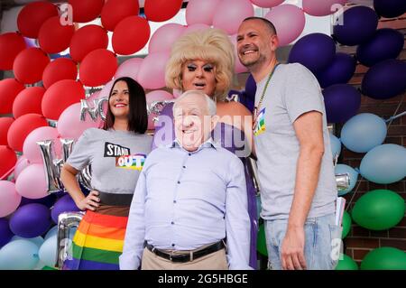 Actor Leslie Jordan (center bottom) and DJ Lady Bunny (Jon Ingle) (center top), along with Nordstrom representatives attend the Leslie Jordan x Nordstrom NYC Pride Event, meet-and-greet and book signing in New York City.Leslie Jordan and Nordstrom celebrate the NYC Pride March at the Nordstrom Local West Village location with a customer meet and greet and a signing of his newly released book, How Y'all Doing?: Misadventures and Mischief from a Life Well Lived. Nordstrom is proud to be a Gold Sponsor of NYC Pride 2021. Year-round, Nordstrom provides grants and funding to LGBTQIA  organizations Stock Photo