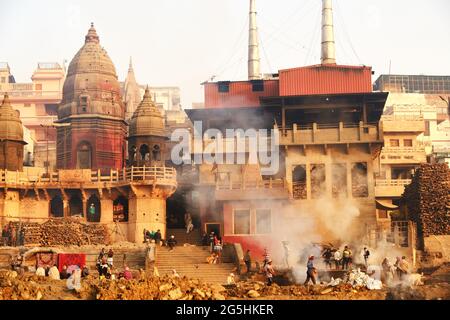 Varanasi, India, February 03, 2021, Cremation at Manikarnika Ghat which is on the banks of River Ganges in Varanasi, Banaras, Kashi, Uttar Pradesh, Stock Photo