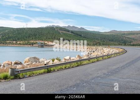 Road R43 crossing the Theewaterskloof dam wall near Villiersdorp in the Western Cape Province Stock Photo