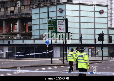 London, England, UK. 28th June, 2021. Police set up security line around Elephant and Castle station in South London as thick layer of smoke continues to rise. The cause and exact location of the fire remains unknown. Credit: Tayfun Salci/ZUMA Wire/Alamy Live News Stock Photo