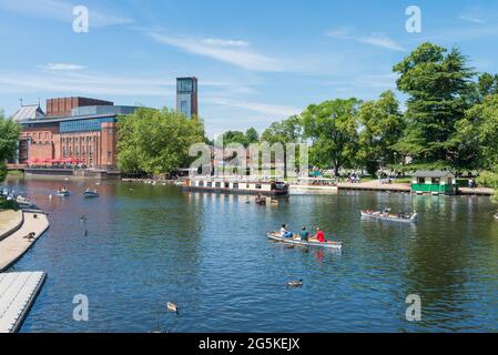 The Royal Shakespeare Theatre beside the River Avon in Stratford-upon-Avon, Warwickshire Stock Photo