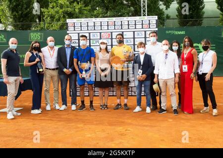Milan, Italy. 27th June, 2021. Gian Marco Moroni with the president of Main sponsor Giuseppe Fumagalli, the director of the tournament Massimo Lacarbonara, the organisational director Carlo Alagna, general manager of the Aspria Harbour Club Robera Minardi during ATP Challenger Milano 2021, Tennis Internationals in Milan, Italy, June 27 2021 Credit: Independent Photo Agency/Alamy Live News Stock Photo