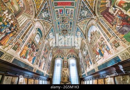 Vault and walls with frescoes on the life of Cardinal Enea Silvio Piccolomini, later Pope Pius II, 1502-1507, painter Pinturicchio, Libreria Piccolomi Stock Photo