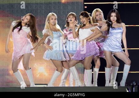 K-POP/アジア MOMOLAND MOMOLAND Reunites: Popular K-Pop Girl Group Begins A New