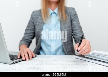 Giving New Hires Company Introduction, Explaining Business Policies, Computer Presentation Ideas, Remote Office Work, Online Connections Global Stock Photo