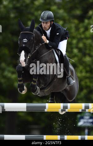 Sergio ALVAREZ MOYA (ESP) riding ALAMO, Longines Global Champions Tour, Grand Prix of Paris Prize during the Longines Paris Eiffel Jumping 2021, Longines Global Champions Tour Equestrian CSI 5 on June 26, 2021 at Champ de Mars in Paris, France - Photo Christophe Bricot / DPPI / LiveMedia Stock Photo