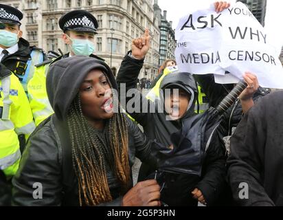 London, UK. 21st June, 2021. Protesters chant slogans during the demonstration.Anti-lockdown and anti-vaccination demonstrators held a protest against lockdown extension, masks and vaccination passports. Credit: Martin Pope/SOPA Images/ZUMA Wire/Alamy Live News Stock Photo
