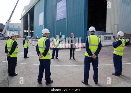 The Duke of Cambridge, known as the Earl of Strathearn in Scotland, talks with workers during a visit to the BAE Systems shipyard in Glasgow to see construction on HMS Glasgow - the Royal Navy's first City-class Type 26 frigate - as part of a visit to Scotland for Holyrood Week. Picture date: Tuesday June 29, 2021. Stock Photo