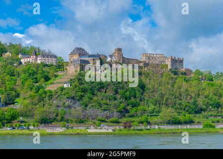 Mighty medieval fortress Rheinfels Castle at the Rhine castle trail in St. Goar, Upper Middle Rhine Valley, UNESCO World Heritage, Germany Stock Photo