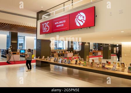 the Stavros Niarchos Foundation Library (SNFL) is Located at 455 Fifth Avenue, NYC, USA Stock Photo