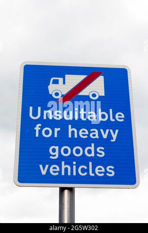 Road sign. Unsuitable for heavy goods vehicles. UK. Stock Photo