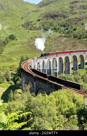 JACOBITE STEAM TRAIN GLENFINNAN VIADUCT SCOTLAND THE TRAIN 45212 IN EARLY SUMMER SUNSHINE Stock Photo