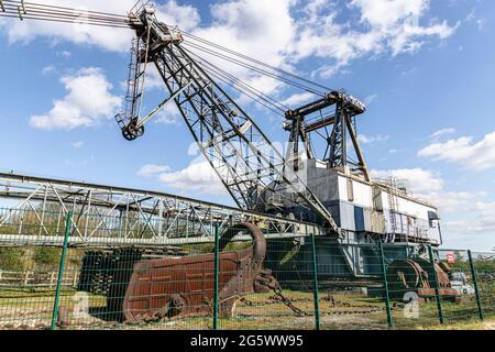 'OddBall' the 1220 ton walking dragline used for opencast coal mining at St Aidans RSPB Nature Reserve near Castleford, West Yorkhire UK Stock Photo