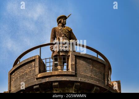 GLENFINNAN LOCHABER SCOTLAND GLENFINNAN JACOBITE MONUMENT THE UNKNOWN HIGHLANDER STATUE Stock Photo