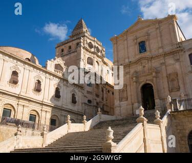 Noto, Syracuse, Sicily, Italy. View up monumental stone staircase to the baroque façade of the Church of San Francesco d'Assisi all'Immacolata. Stock Photo