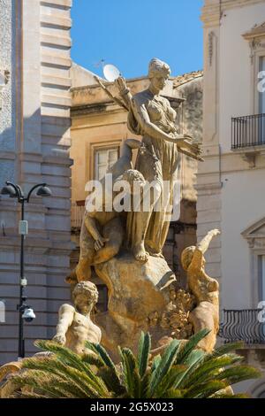 Ortygia, Syracuse, Sicily, Italy. Carved stone figures forming part of the monumental Fountain of Artemis in Piazza Archimede. Stock Photo
